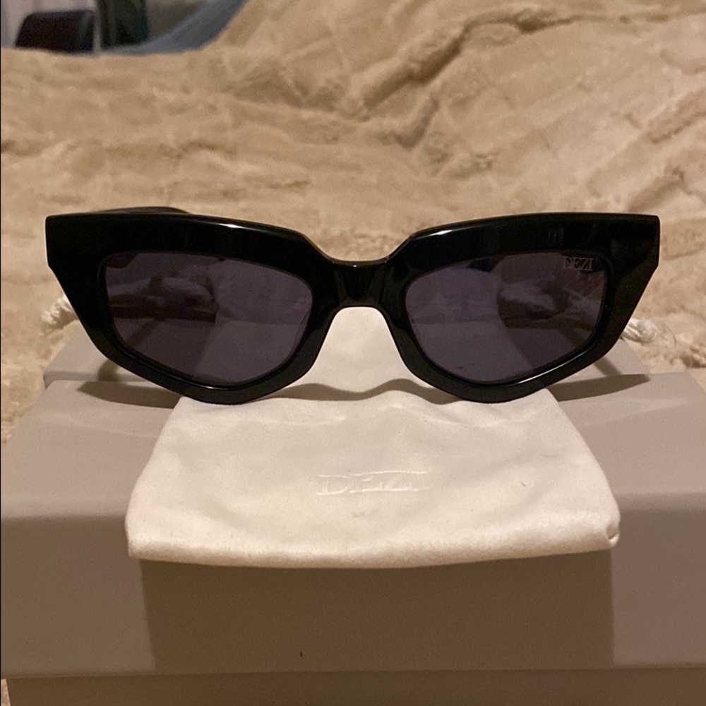 DEZI Black Sunglasses Modern Sleek Design